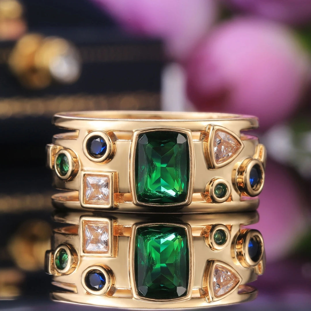 Bague en or avec des cristaux colorés