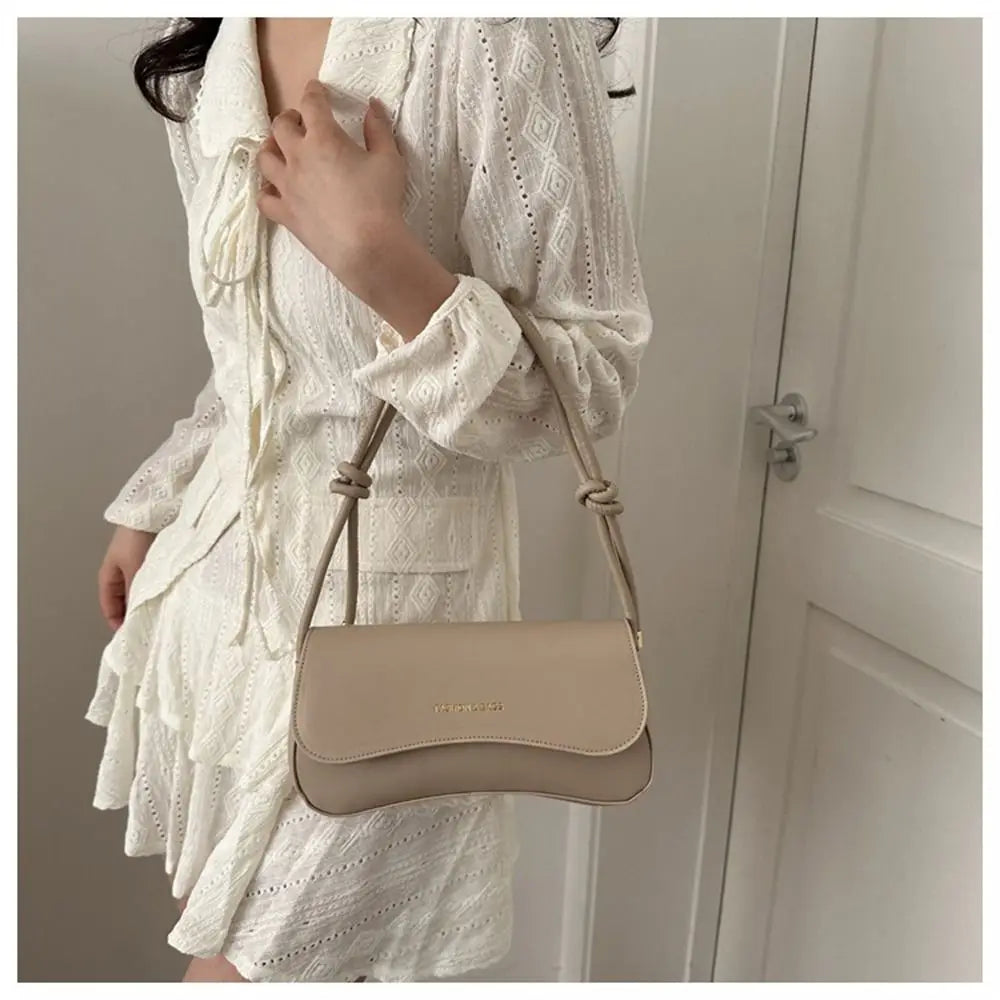 Daria ™ | Klassische matte Quadrathandtasche