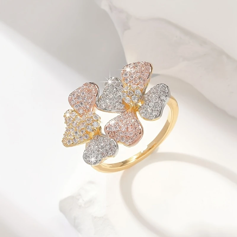 Bague dorée avec éléments naturels
