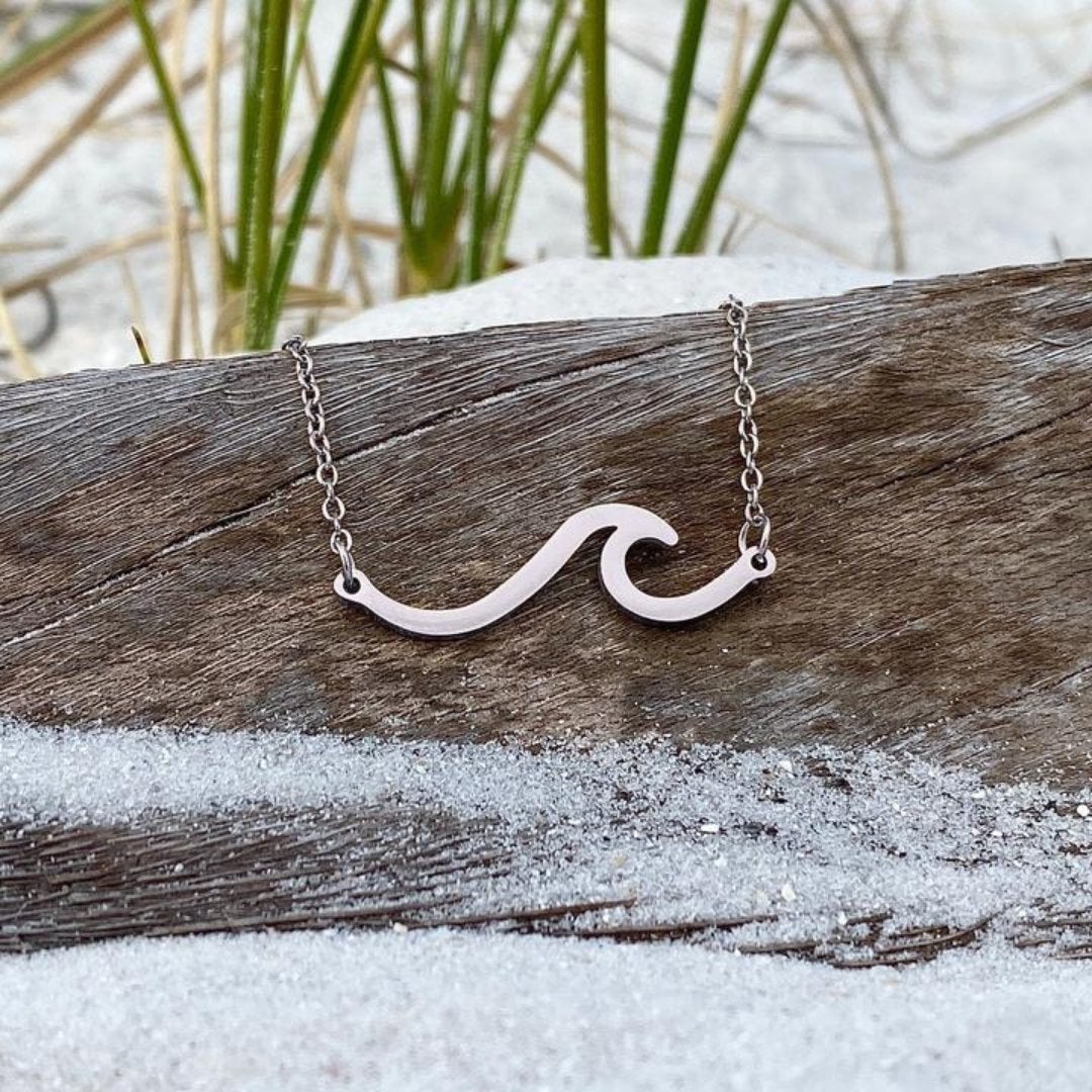 Collier en vagues marines argentées