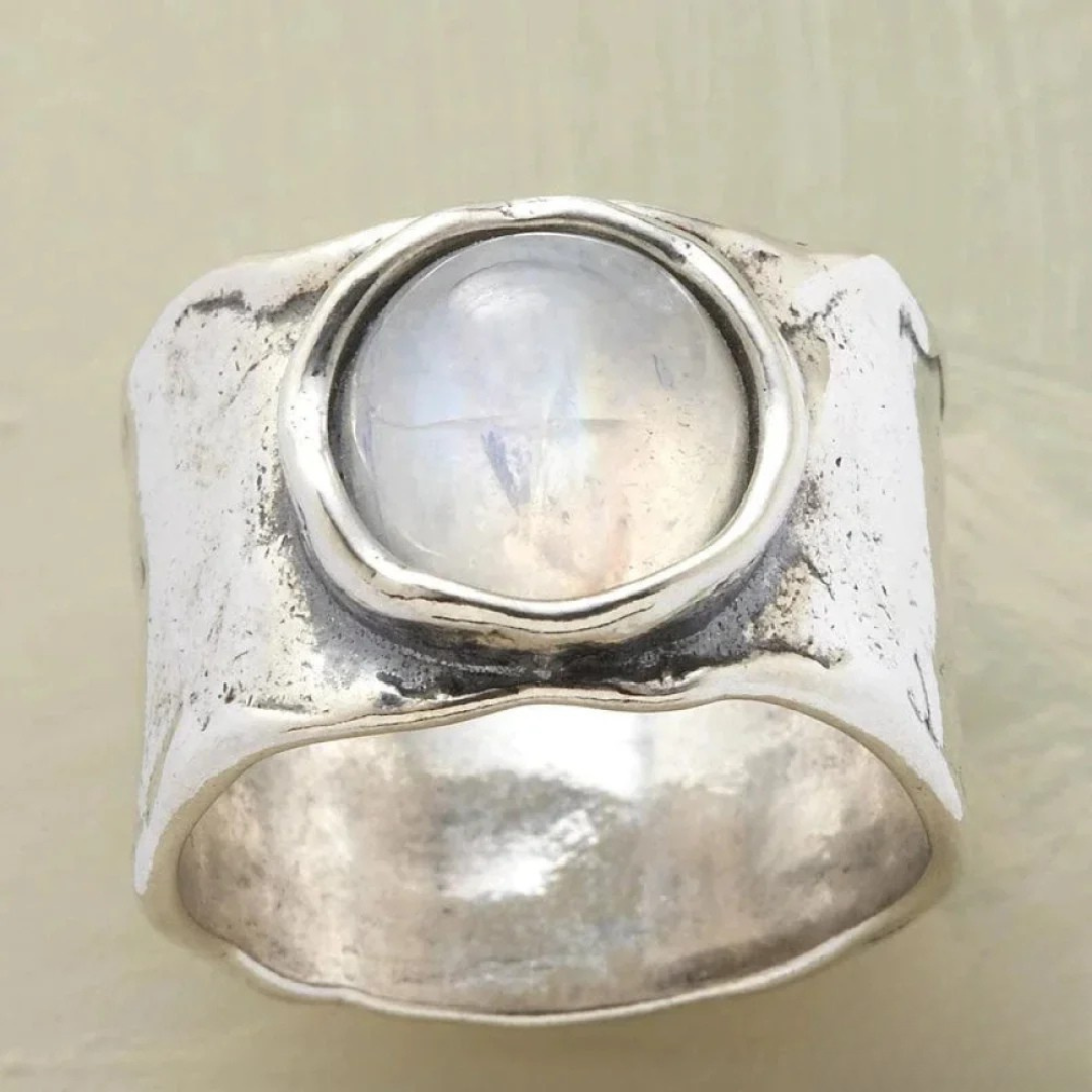 Ring aus Silbernem Mondstein