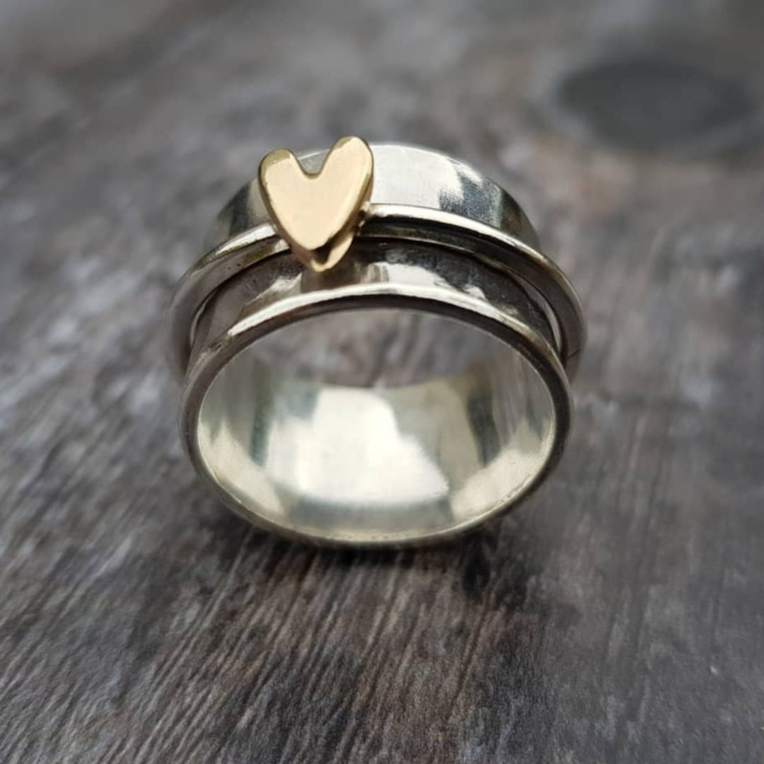 Silberring mit goldenem Herz im Vintage-Stil