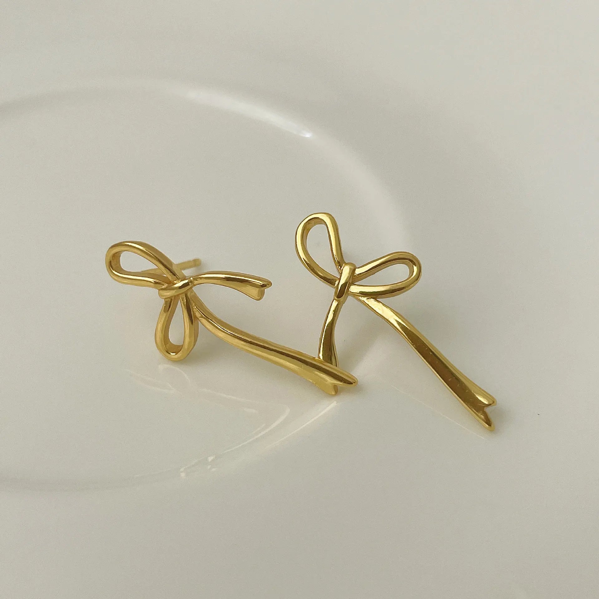 NINA™ | Boucles d’Oreilles Clous Nœud