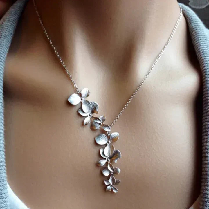 Collier vintage en argent avec fleurs