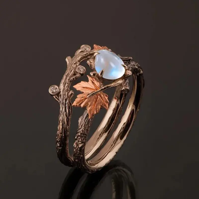 Bague avec des éléments naturels et de la pierre de lune