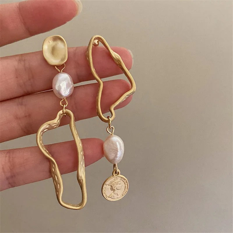Boucles d'oreilles avec perle baroque d'eau douce et plaqué or 18 carats